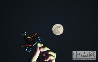 哇!好大的月亮,2016年度最大最圆的超级月亮_本地新闻_中山视窗_中山特色的地方综合门户网之一!