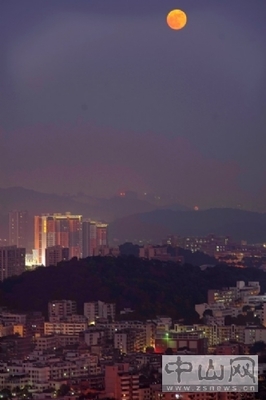 哇!好大的月亮,2016年度最大最圆的超级月亮_本地新闻_中山视窗_中山特色的地方综合门户网之一!